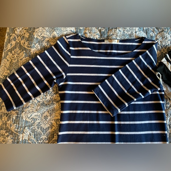 Dresses - Picture 3 of 3